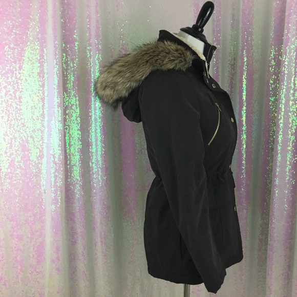 Nautica Coat -XSP - Amazing! Furry hood! - Picture 5 of 8